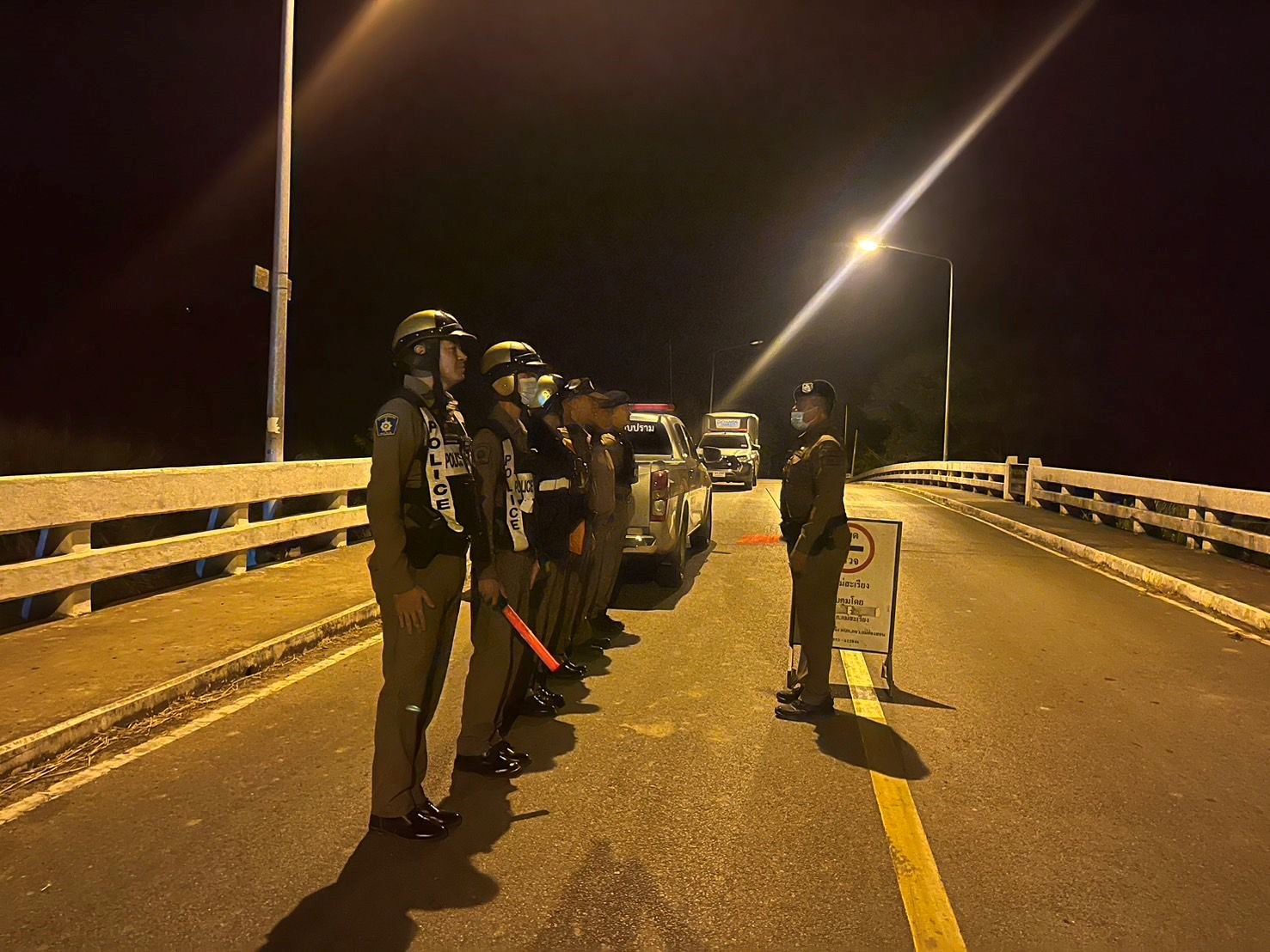 วันที่ 9 ตุลาคม 2567 เวลา 21.00 น. ร.ต.ท.สุวิทย์  แสงสุริยันต์ รอง สว.(ป.) สภ.แม่สะเรียง (ร้อยเวร20) 201  ข่ายสายตรวจ 121 122 ตั้งจุดตรวจ จุดสกัด เพื่อป้องกันปราบปราม ลดการเกิดอาชญากรรม และตรวจสอบจักรยานยนต์ท่อเสียงดัง ในเขตพื้นที่รับผิดชอบ